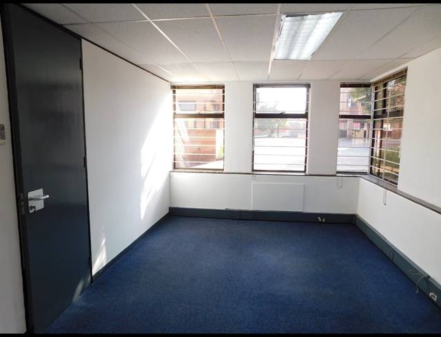 1,471M² OFFICE TO LET IN FERNDALE